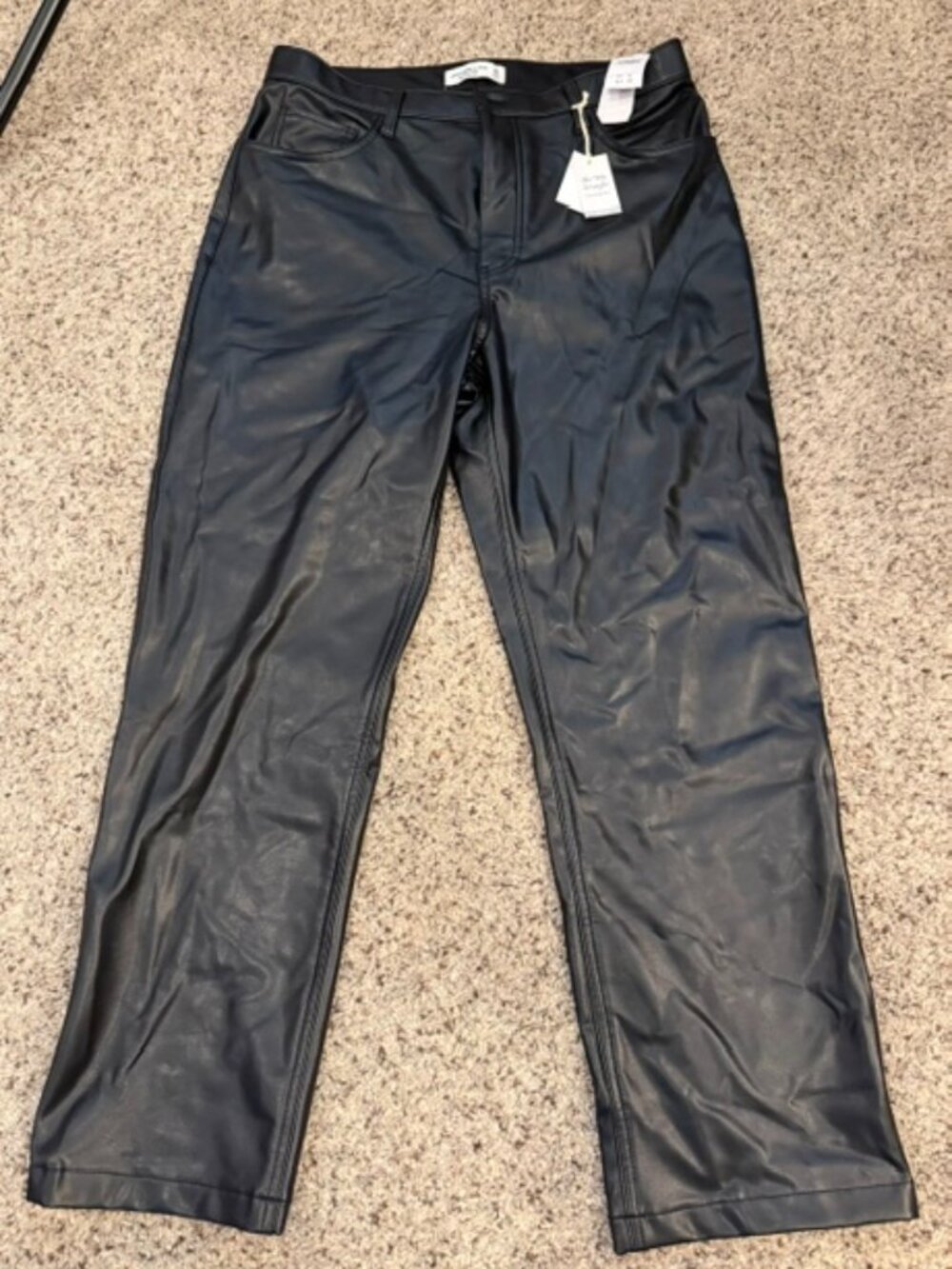 Abercrombie & Fitch The 90s Straight Ultra High Rise Faux Leather NWT size 32/14